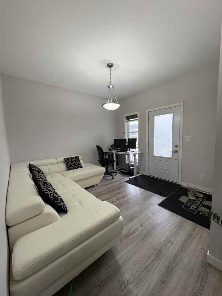 61 Highmoor Crt - Photo 4 of 13