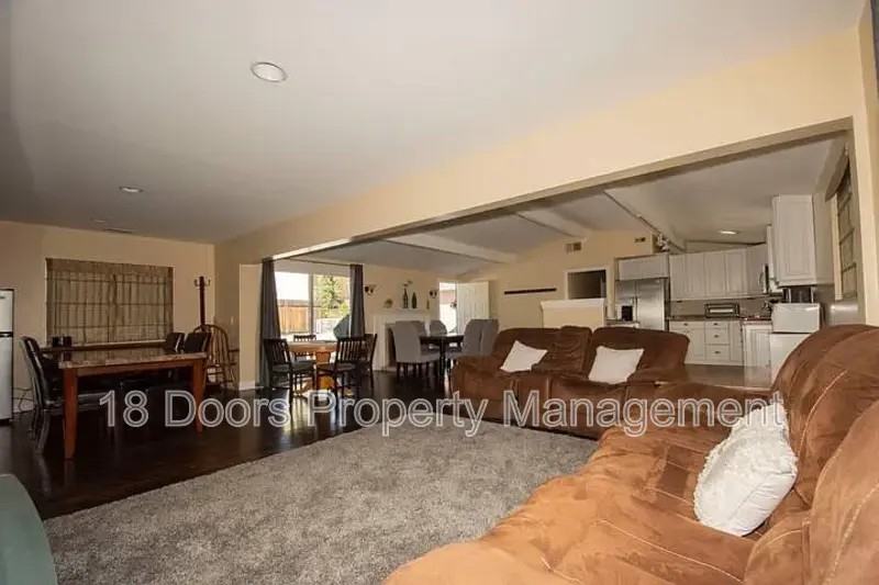 5763 Baja Dr - Photo 4 of 15
