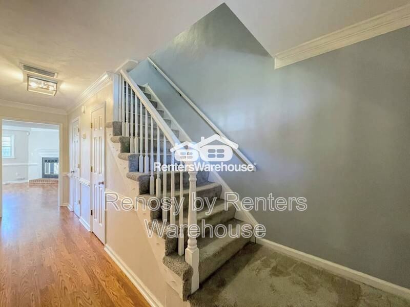 447 San Roman Dr - Photo 4 of 35