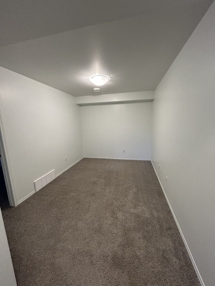 1 MONTH FREE – Modern 3 Bedroom Basement Suite in NW Edmonton | SF234 - Photo 6 of 10