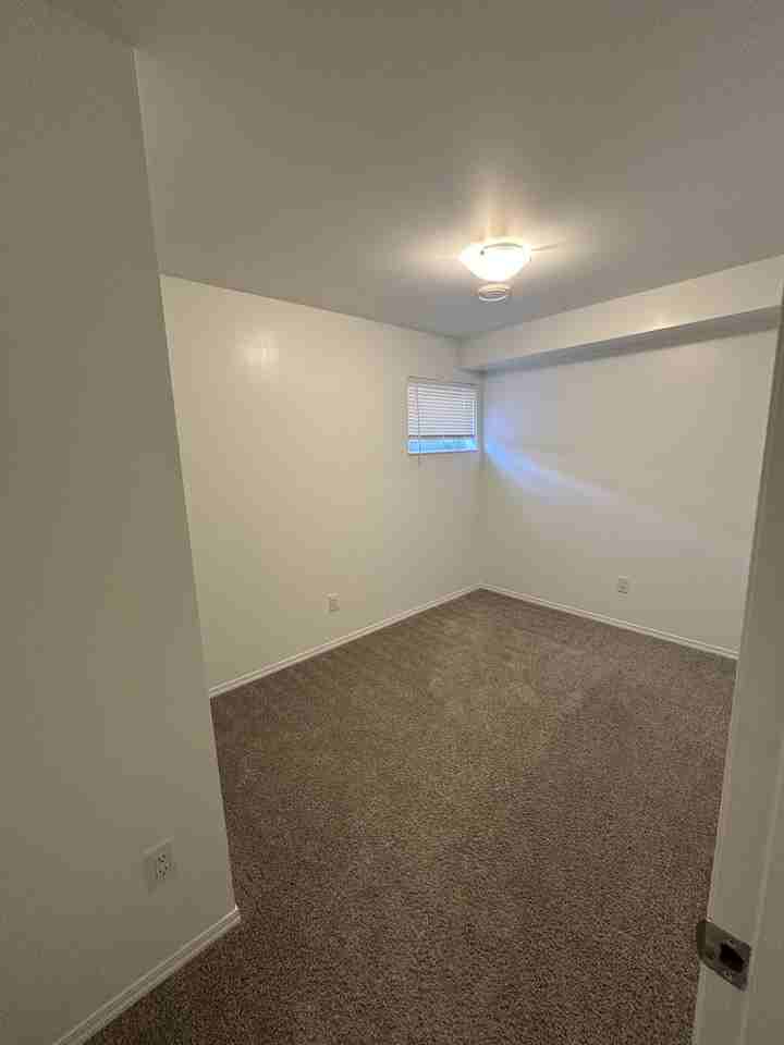 1 MONTH FREE – Modern 3 Bedroom Basement Suite in NW Edmonton | SF234 - Photo 7 of 10