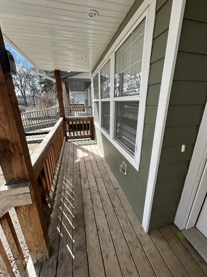 SF222 | 1 Month Free – Spacious 4 Bedroom Main Floor Home – North Edmonton - Photo 2 of 29