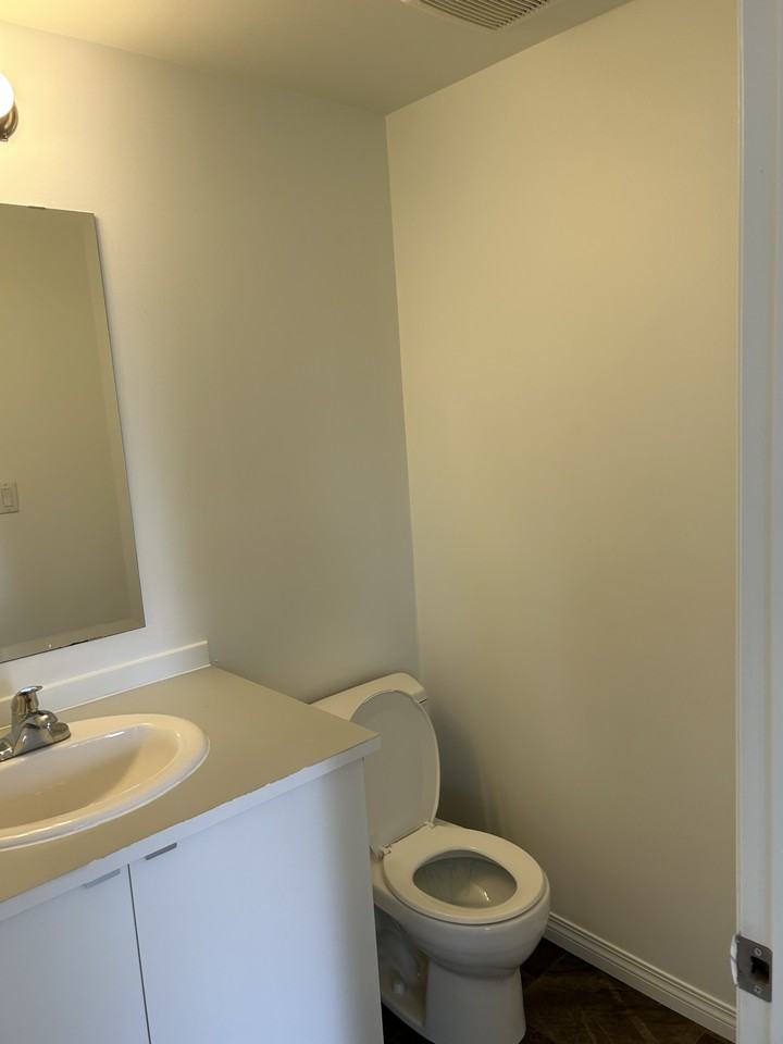 SF222 | 1 Month Free – Spacious 4 Bedroom Main Floor Home – North Edmonton - Photo 5 of 29
