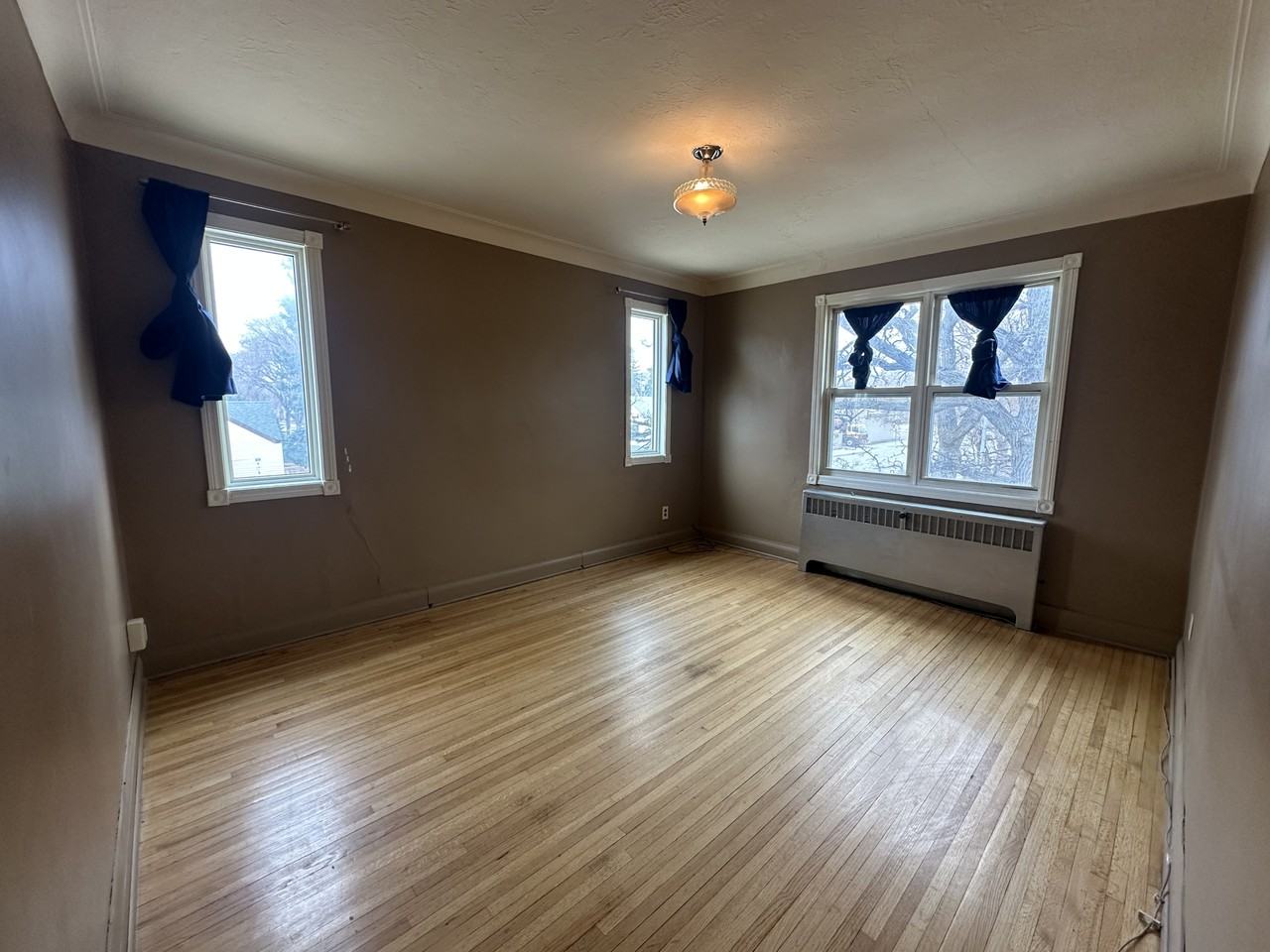 887 Dudley Avenue - Photo 3 of 11