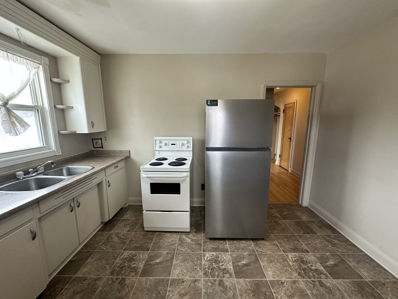 887 Dudley Avenue - Photo 6 of 11