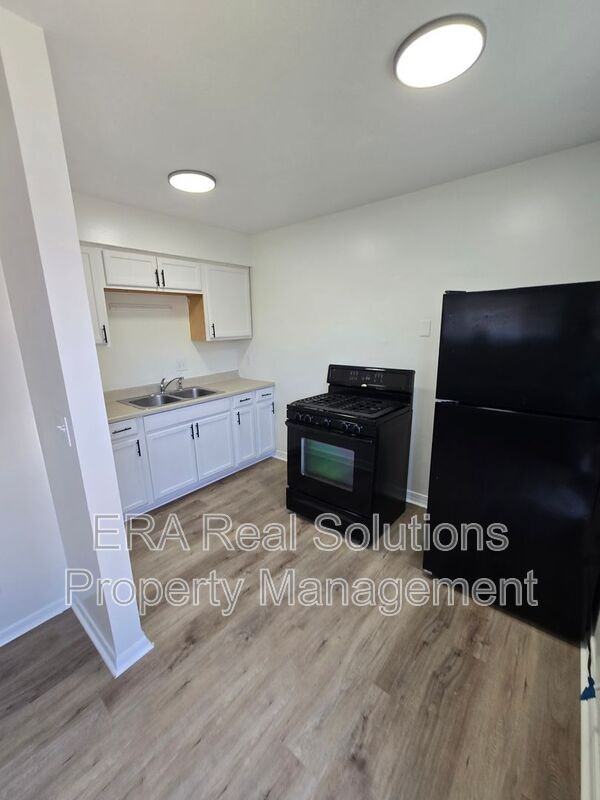 1911 Denune Ave - Photo 6 of 11