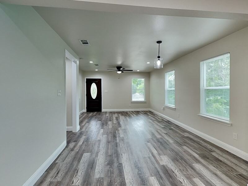 9214 Metz Ave - Photo 5 of 16