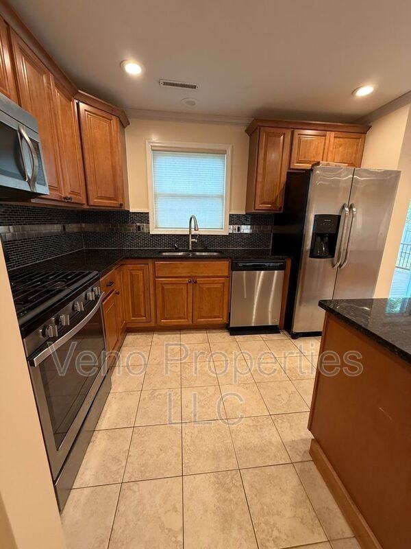 330 Louden Rd - Photo 3 of 29