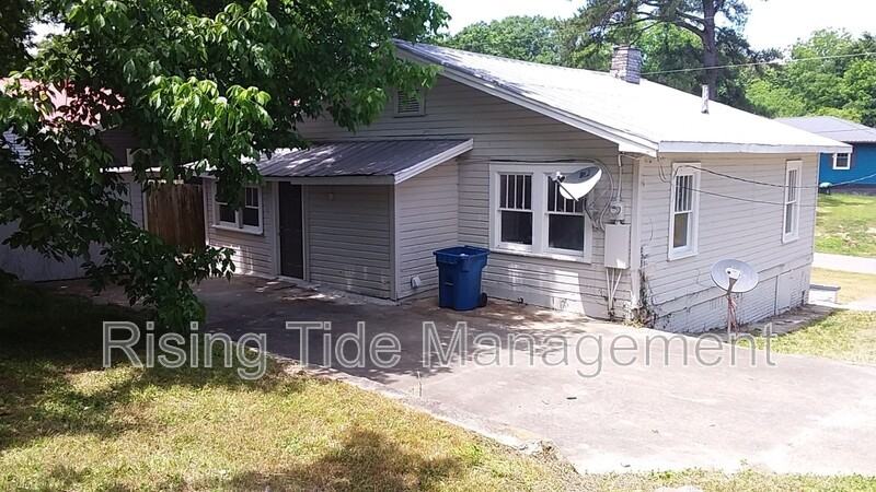 511 10th Ave - Photo 2 of 14