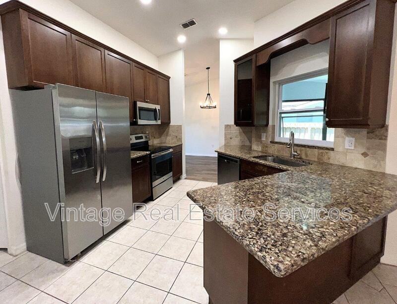 1520 Coastal Pl - Photo 4 of 19