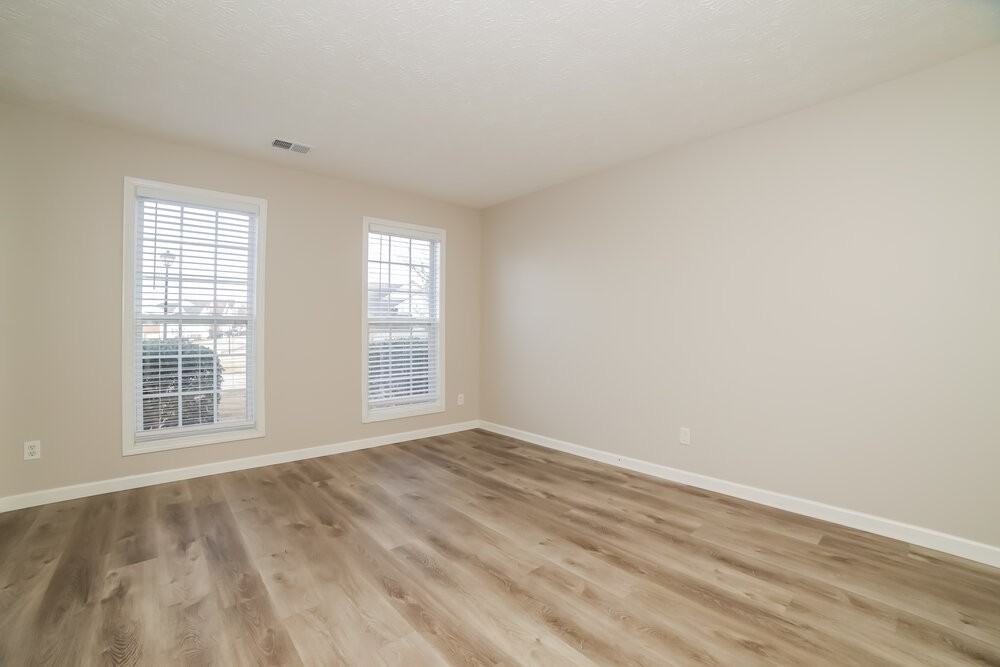 91 Christopher Dr - Photo 4 of 17