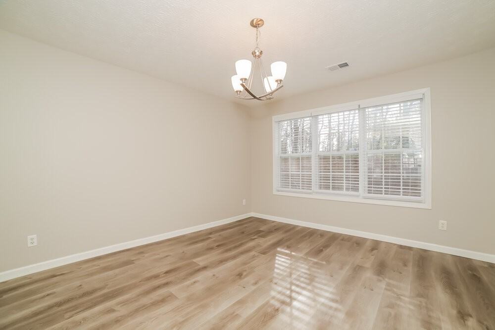 91 Christopher Dr - Photo 5 of 17