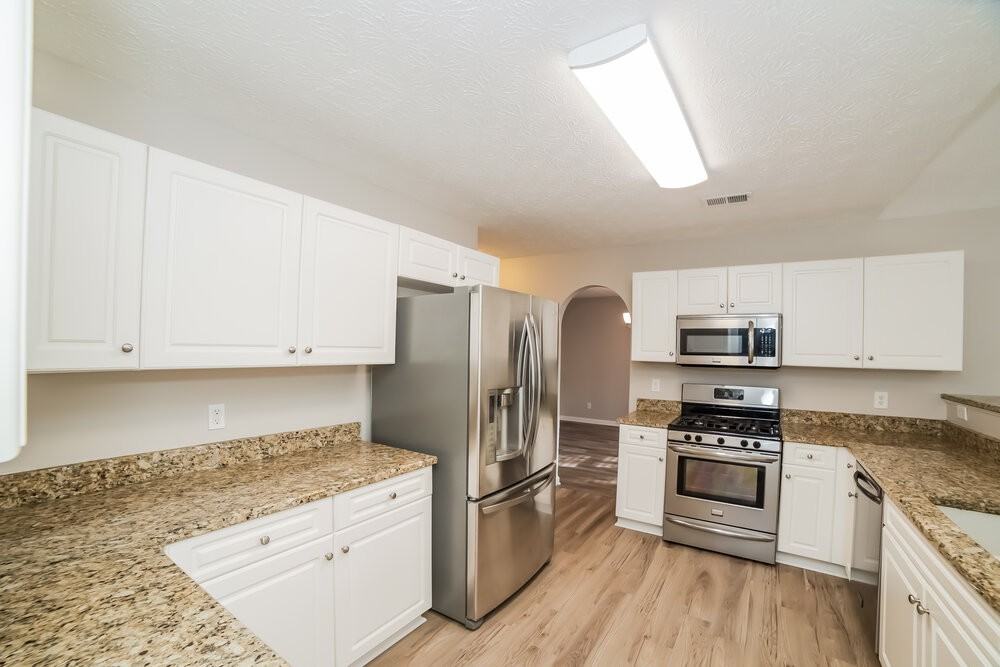 91 Christopher Dr - Photo 6 of 17