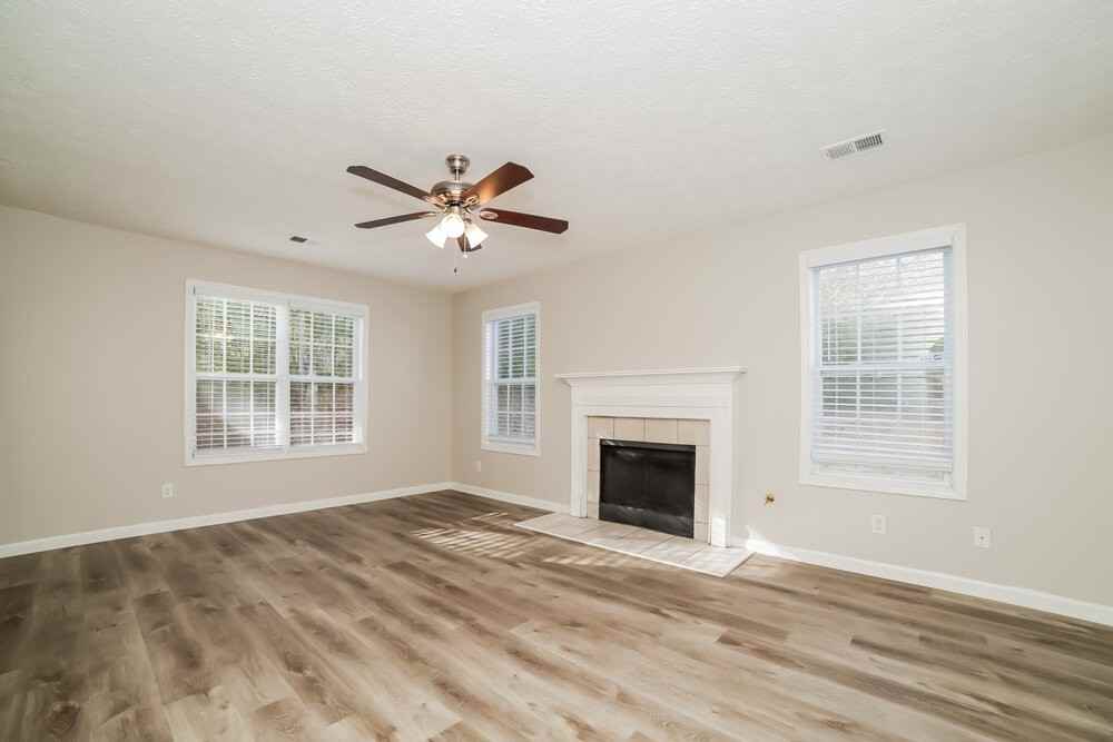 91 Christopher Dr - Photo 7 of 17