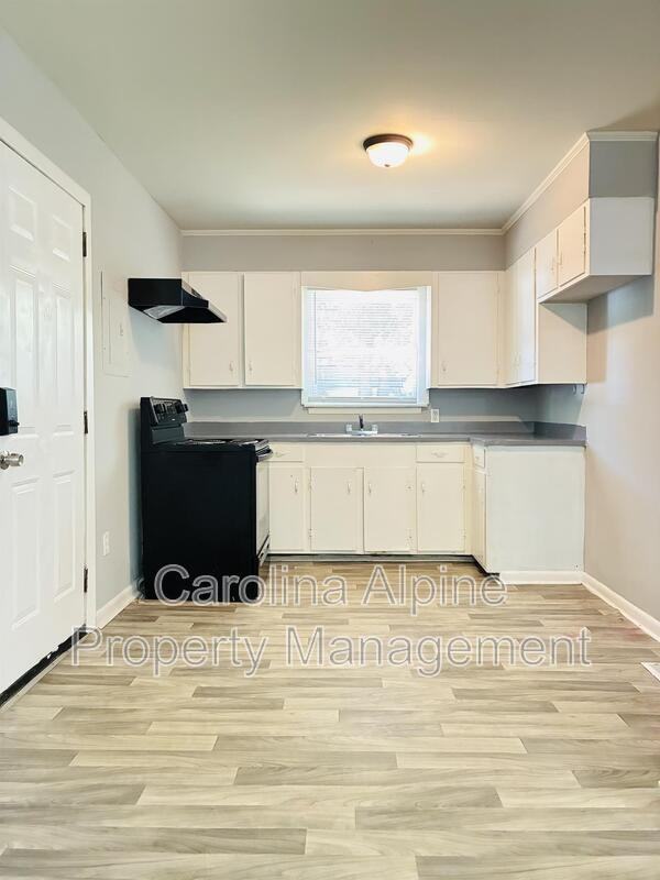 1030 Caldwell St - Photo 3 of 16