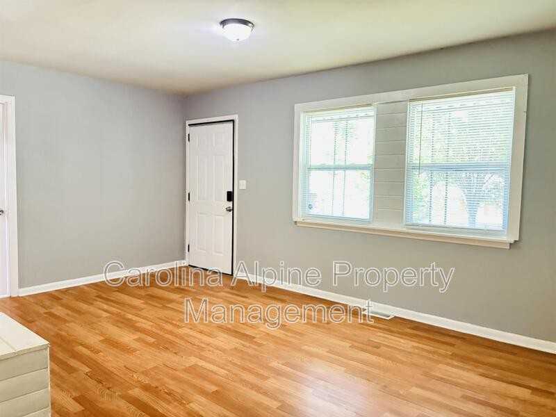 1030 Caldwell St - Photo 4 of 16