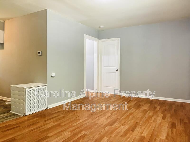 1030 Caldwell St - Photo 5 of 16