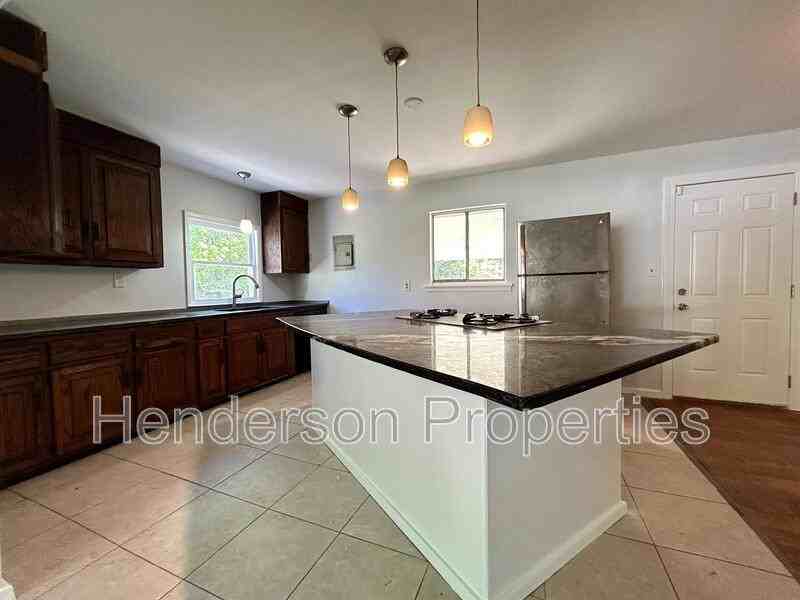 908 Bilmark Ave - Photo 4 of 17