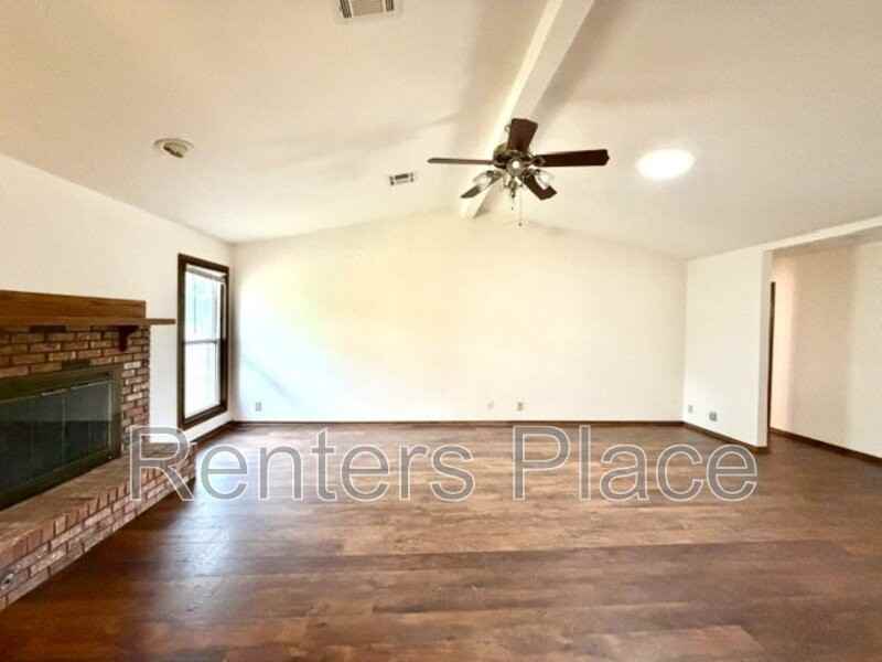 319 W 33rd St - Photo 4 of 19