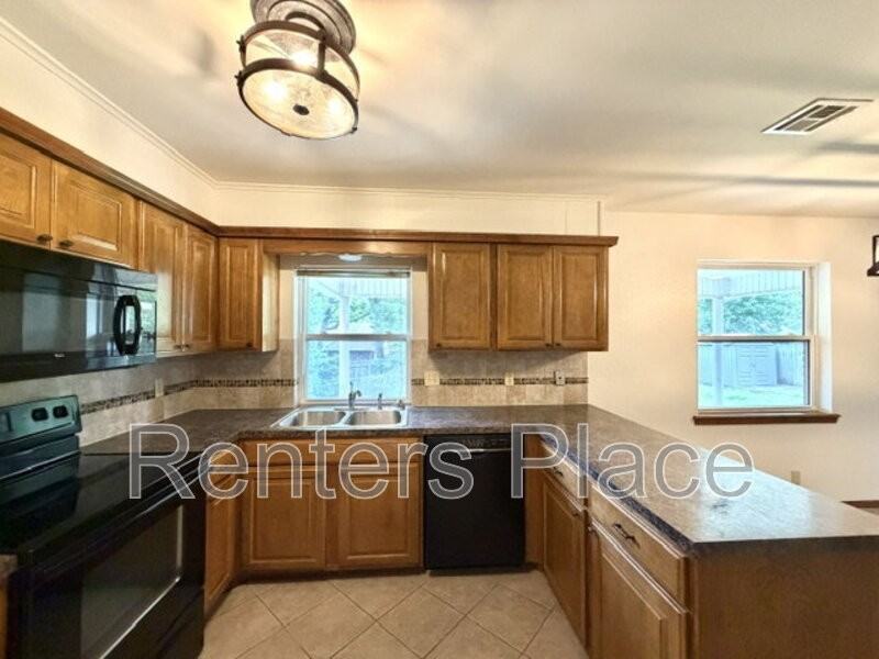 319 W 33rd St - Photo 7 of 19
