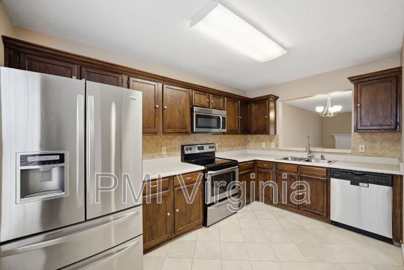 5140 Glenwood Way - Photo 3 of 44