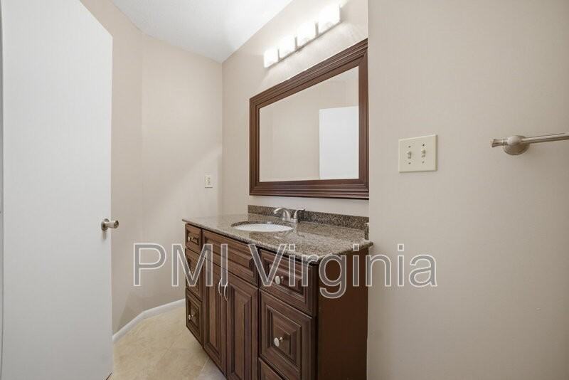 5140 Glenwood Way - Photo 5 of 44