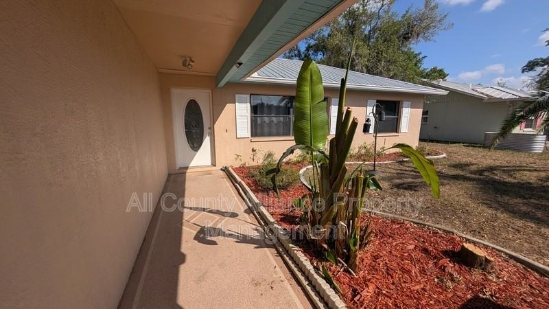 3441 Thunderbird Ave - Photo 2 of 22