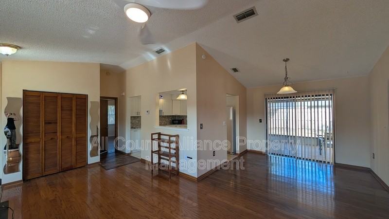 3441 Thunderbird Ave - Photo 4 of 22
