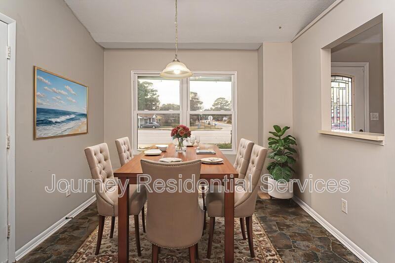 1547 Bingham Dr - Photo 3 of 13