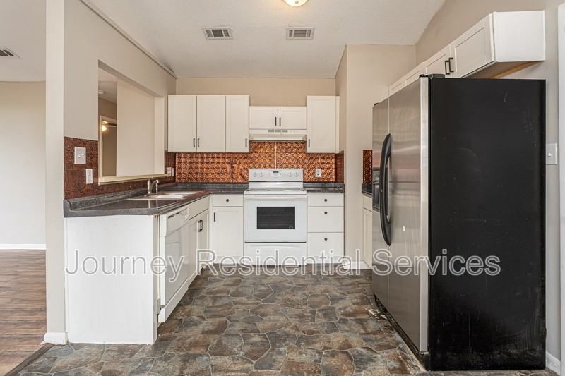 1547 Bingham Dr - Photo 6 of 13