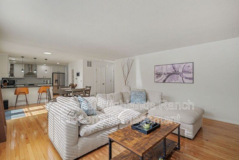 8123 Locust Dr - Photo 4 of 34