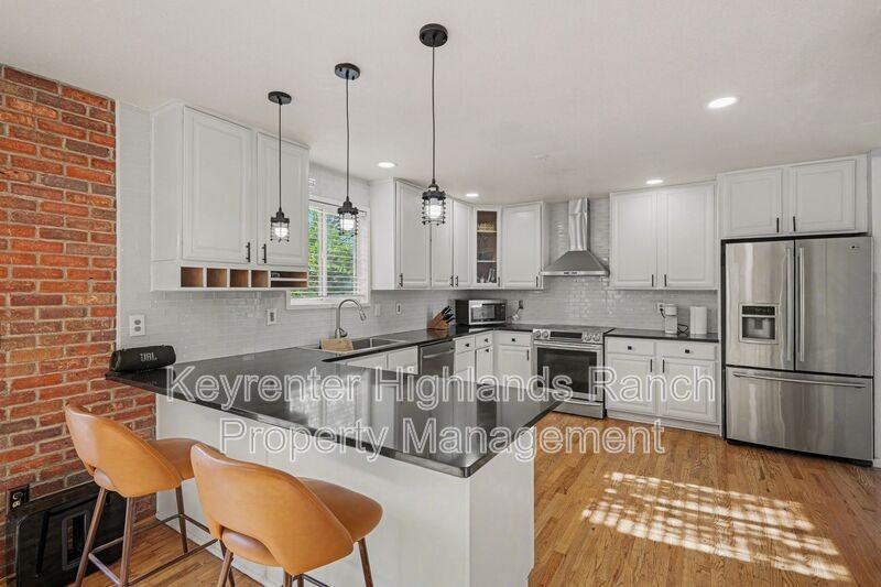 8123 Locust Dr - Photo 6 of 34