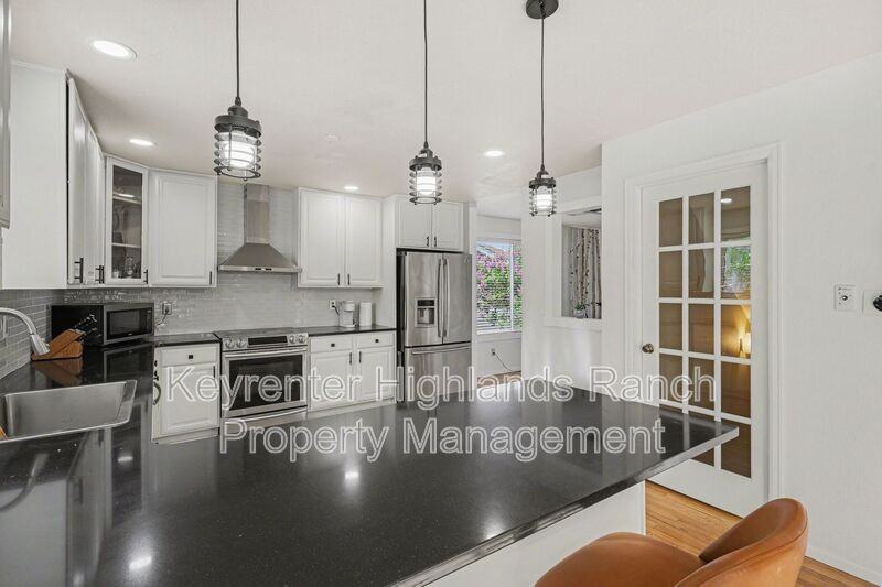 8123 Locust Dr - Photo 7 of 34