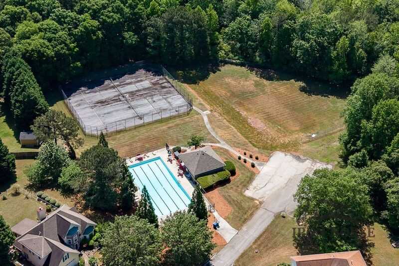 379 Beech Hollow Trl - Photo 2 of 38