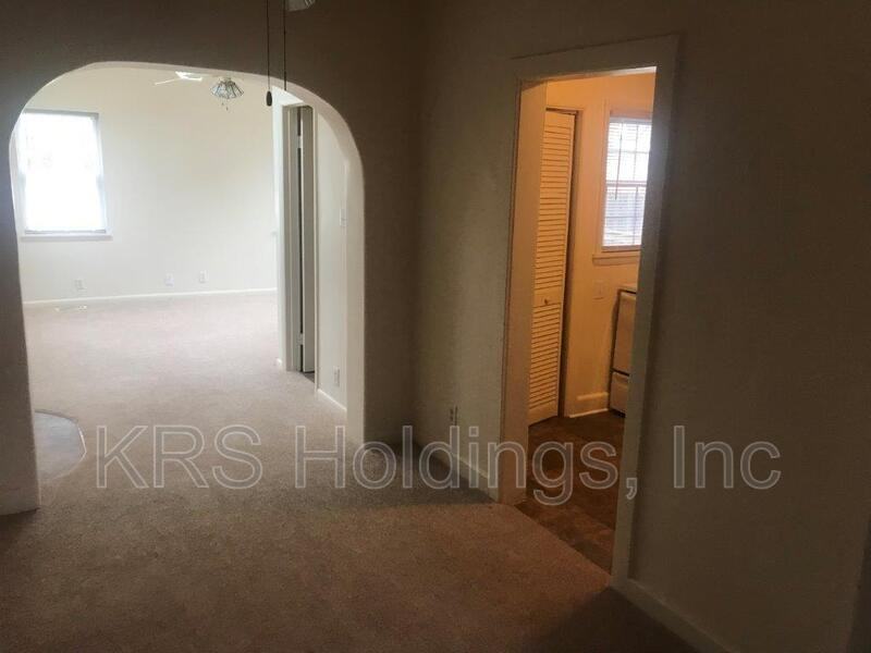 211 Maycox Ave #B - Photo 3 of 17