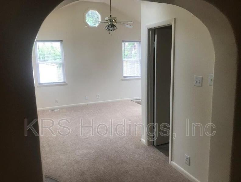 211 Maycox Ave #B - Photo 6 of 17