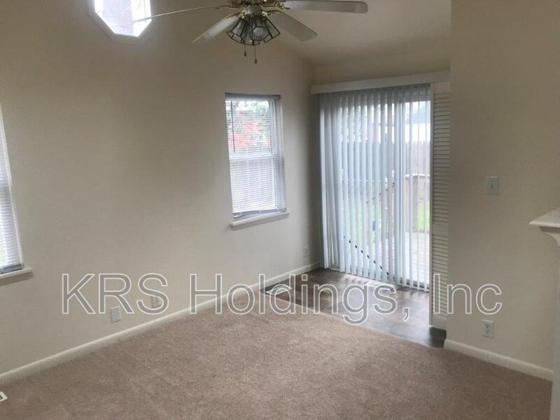211 Maycox Ave #B - Photo 7 of 17