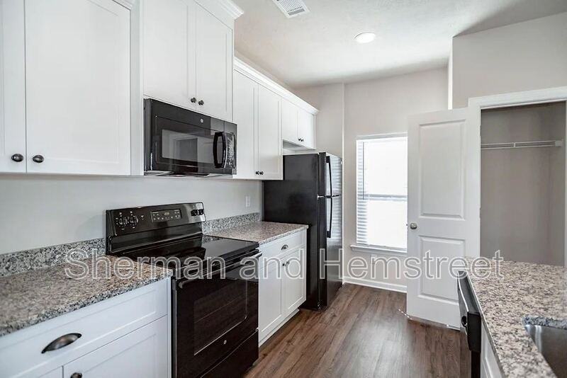 301 Joiner Cir #301 - Photo 3 of 13