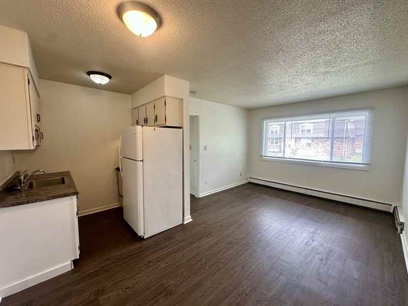 1465 Meadowview Dr #5 - Photo 2 of 9
