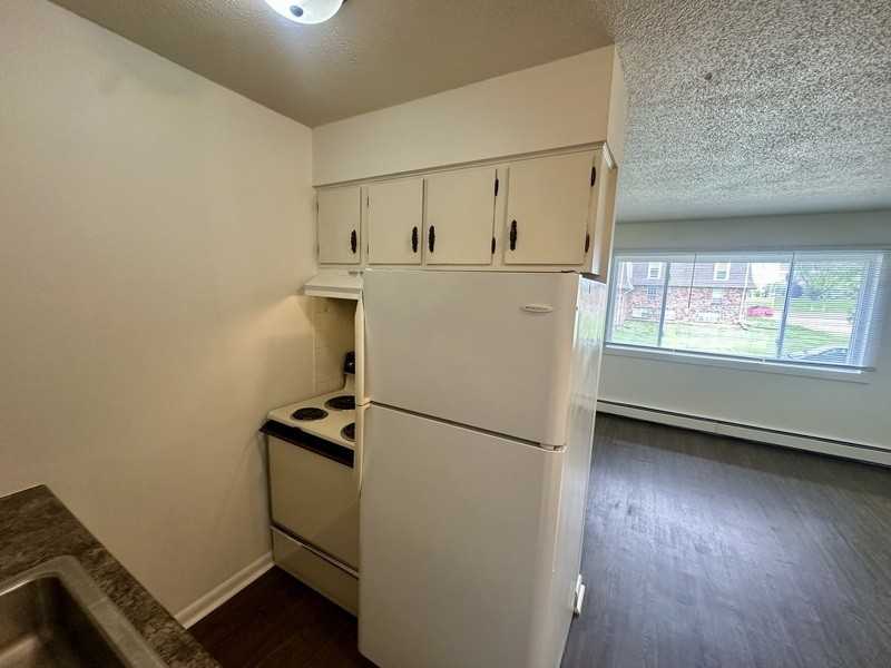 1465 Meadowview Dr #5 - Photo 4 of 9