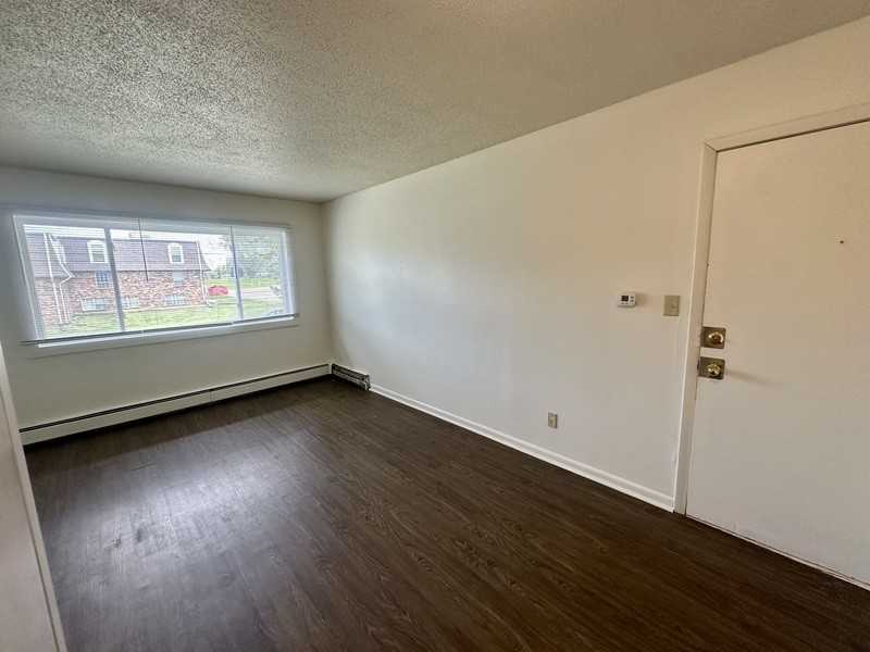 1465 Meadowview Dr #5 - Photo 5 of 9