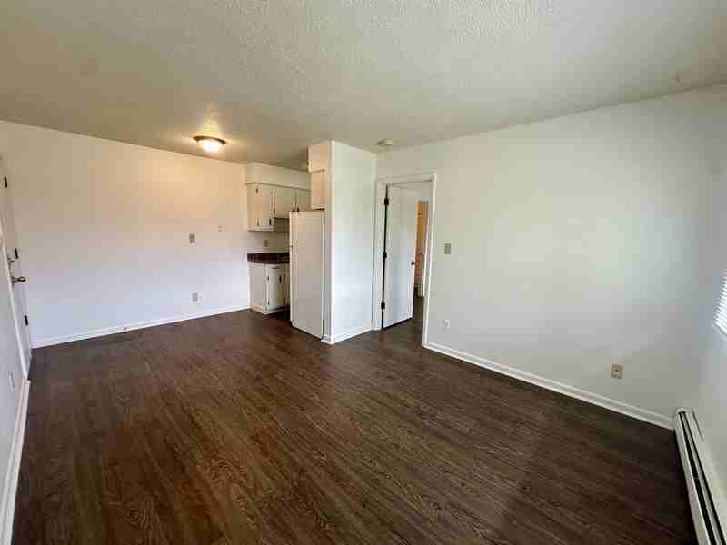 1465 Meadowview Dr #5 - Photo 6 of 9
