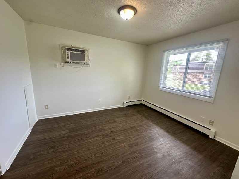 1465 Meadowview Dr #5 - Photo 7 of 9