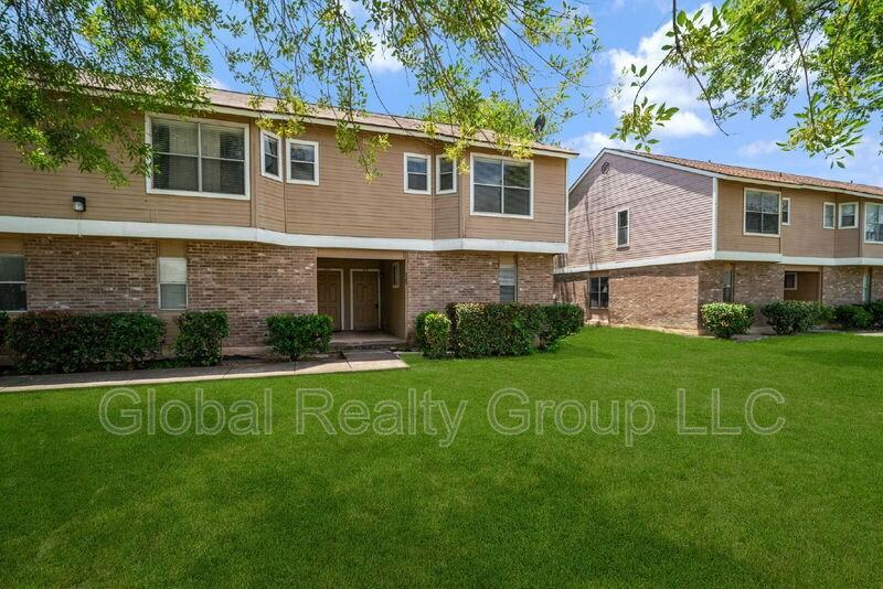 909 Schertz Pkwy - Photo 3 of 32