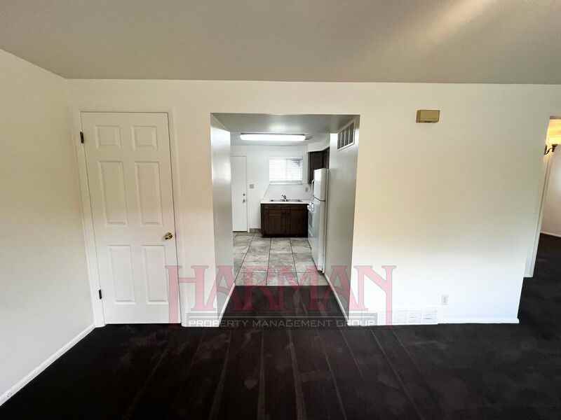 1125 E St - Photo 4 of 19