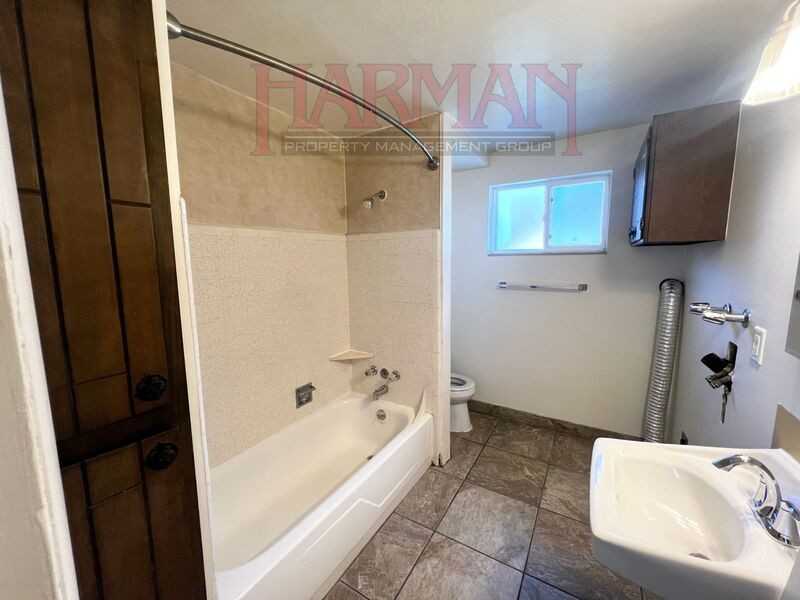 1125 E St - Photo 5 of 19