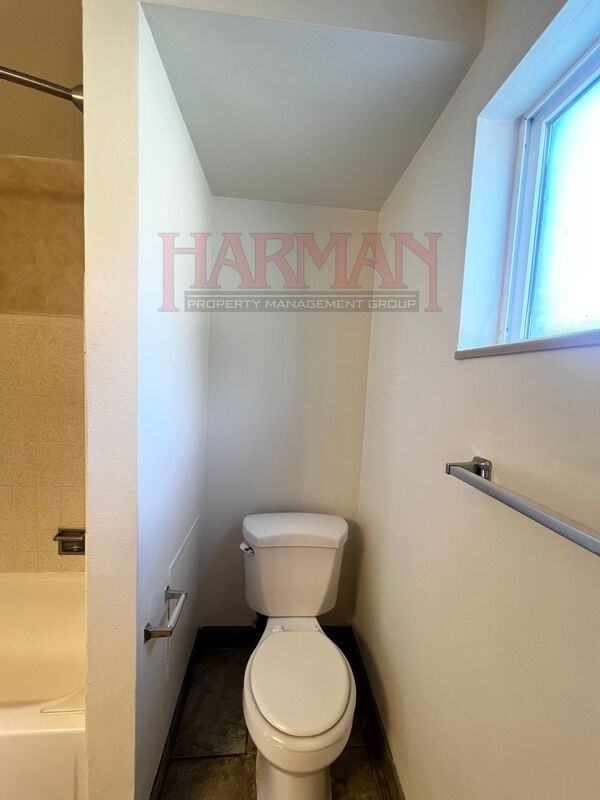 1125 E St - Photo 7 of 19