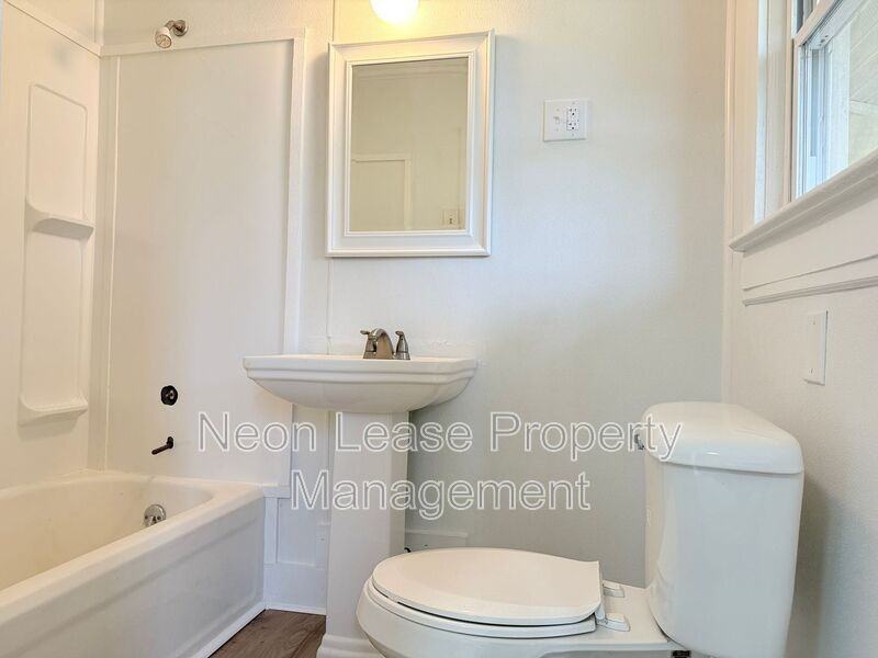 102 Montomgery St - Photo 5 of 8