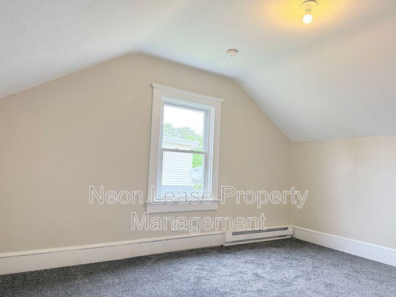 102 Montomgery St - Photo 7 of 8