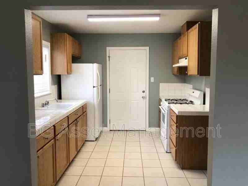 1680 24th St - Photo 2 of 11